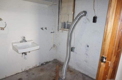 6 Edgewood Rd, Niantic CT  06357-1917 exterior