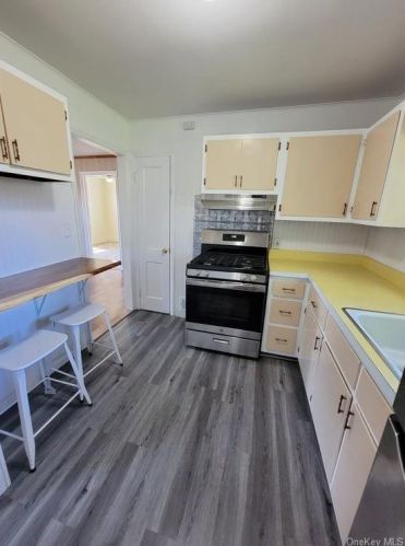 82 Ridgewood Ave, Middletown NY  10940-3415 exterior