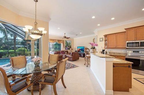 5076 Post Oak Ln, Naples FL  34105-4526 exterior