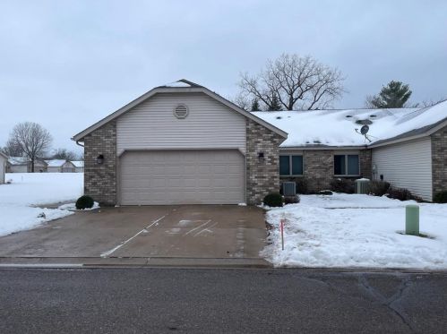 747 Mulligan Dr, East Farmington, WI 54020-4343
