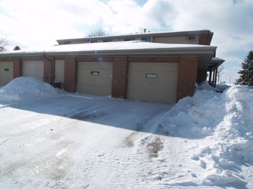 4559 Greenridge Cir, Milwaukee WI 53220-3376 exterior