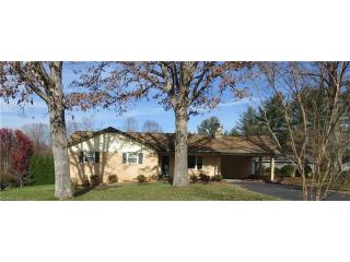 458 Beach Dr, Hendersonville, NC 28792-3001