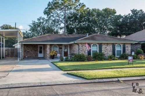 614 Walker Dr, Houma, LA 70364-2067
