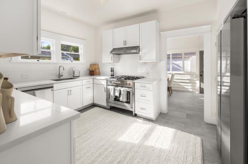 326 Micheltorena St, Santa Barbara CA  93101-1123 exterior