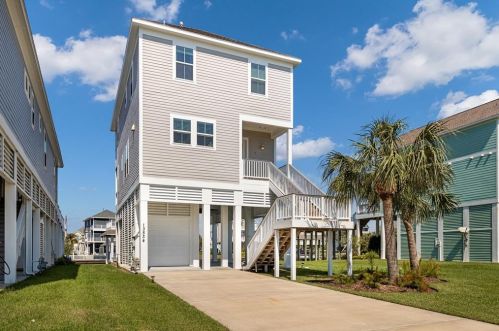 13534 Stewart Rd, Galveston, TX 77554-7761