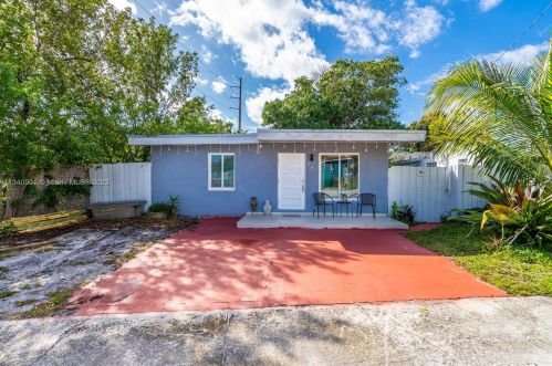 689 7th Ter, Dania Beach FL  33004-3832 exterior