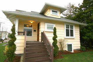 6018 Greenwood Ave, Seattle WA  98103-5508 exterior