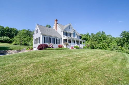 16 Hazel Woods Dr, Woodbury, CT 06798-1938