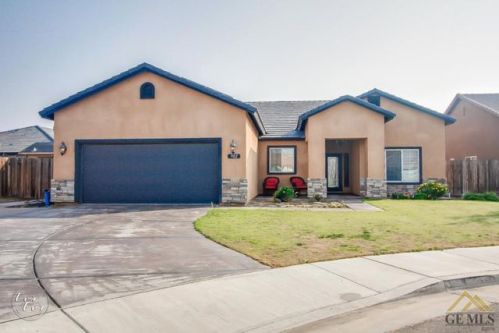 902 Newcastle Ct, Bakersfield, CA 93263-3560
