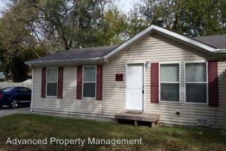 412 Manhattan Ave, Manhattan KS  66502-4306 exterior