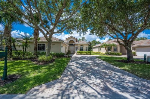 7759 Greenbrier Cir, Fort Pierce, FL 34986-3300