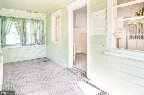 409 4th St, Laurel DE  19956-1505 exterior