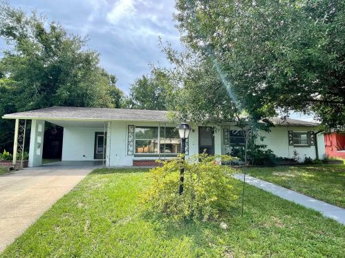 2220 1st St, Orange City, FL 32763-7712
