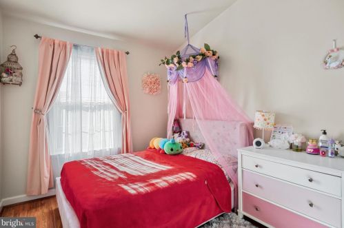 1944 Wicklow Ct, Woodbridge VA  22191-3459 exterior