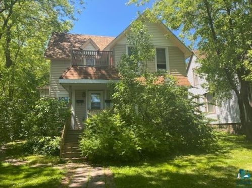 2217 3rd St, Duluth, MN 55806-1907
