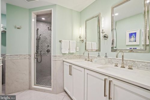 810 Hickory Vale Ln, Great Falls VA  22066-2810 exterior