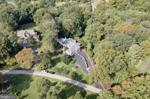 100 Deer Vly Ln, Wilmington DE  19807-1912 exterior