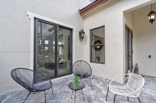 3586 143rd Ave, Hollywood FL  33027-4704 exterior