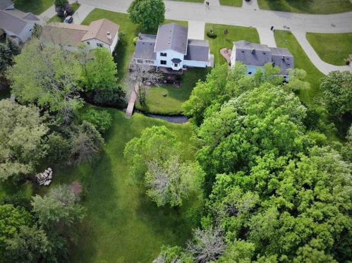 2142 Spring Creek Cir, Green Bay, WI 54311-6606