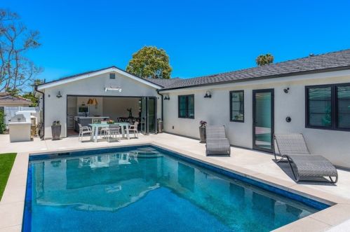 1712 Tradewinds Ln, Newport Beach CA  92660-4312 exterior