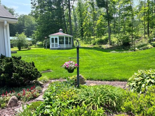 612 Jamestown Rd, Greenville, PA 16125-9101