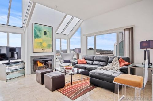 377 Longden Ln, Solana Beach, CA 92075-2381