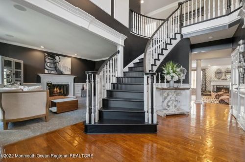 6 Courtney Ct, East Freehold NJ 07728-9563 exterior