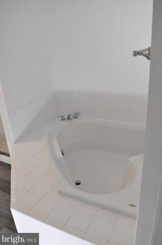 6807 Sabbarton Pl, Gainesville VA  20155-6226 exterior