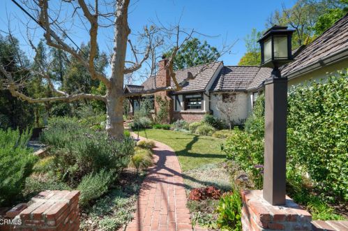 11435 Canton Dr, North Hollywood, CA 91604-4159