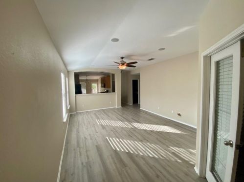 111 Salado Dr, Uhland TX  78640-5578 exterior