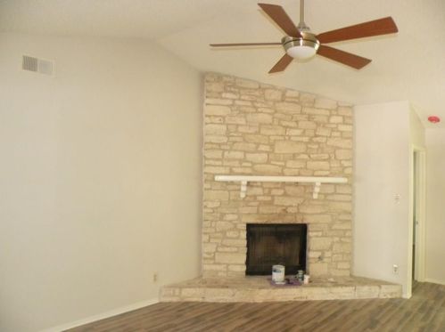 11401 Bristle Oak Trl, Austin TX  78750-1307 exterior