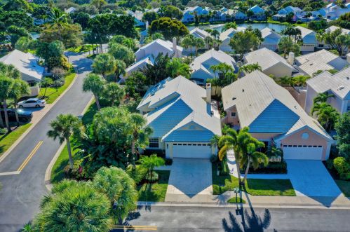 31 Windsor Ln, West Palm Beach, FL 33418-7116