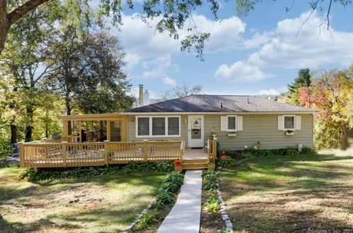 90 Tosun Rd, Waterbury, CT 06716-2606