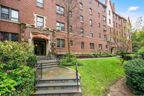 622 Pelhamdale Ave, New Rochelle NY  10803-2822 exterior