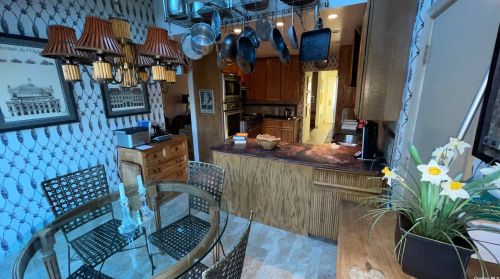 850 Sharon Ln, Westbury NY  11590-1422 exterior