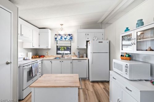 26248 Queen Mary Ln, Bonita Springs FL  34135-6536 exterior