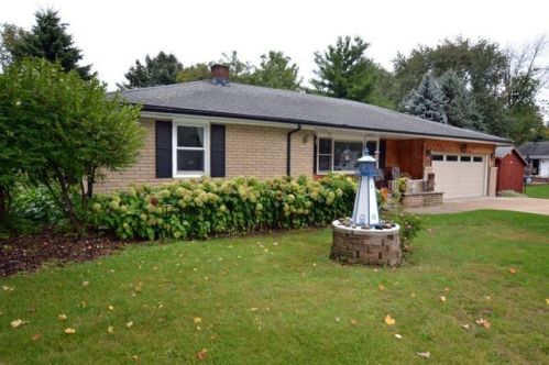 683 Lapham St, Oconomowoc, WI 53066-3168