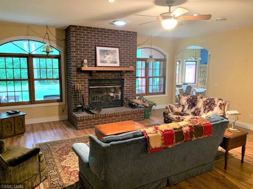 1206 Parkview Dr, Little Falls, MN 56345-4597