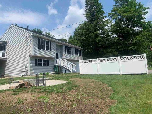 147 School St, Salem, NH 03079-2681