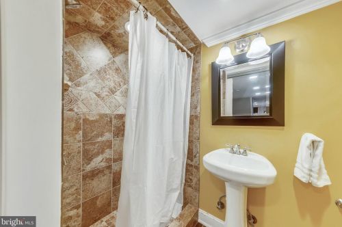 1826 18th St, Washington DC 20009-1707 exterior