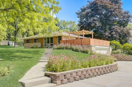 1500 Greenhill Rd, Waukesha, WI 53146-1124