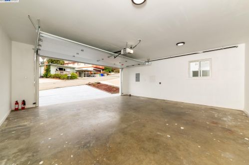 16609 Winding Blvd, San Leandro CA  94578-1248 exterior