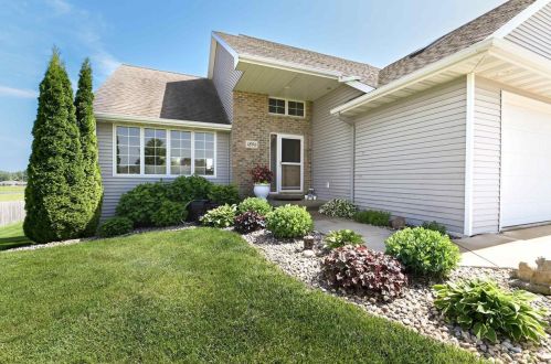 1896 Golden Bell Dr, Green Bay, WI 54313-3233