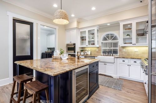 5250 Appian Way, Long Beach CA  90803-1901 exterior