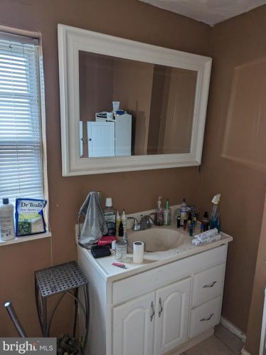 2951 Sumter Rd, Camden, NJ 08104-2747