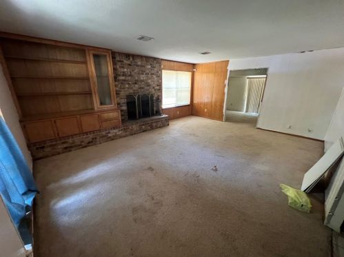 2458 Jeffcote Rd, Conroe, TX 77303-5127