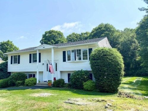 242 Dahlia Dr, Mahopac NY  10541-3768 exterior