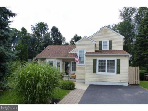 1512 Clifford Cir, Downingtown, PA 19335-3572