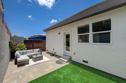 2624 Inyo Ave, Oakland CA  94601-1324 exterior