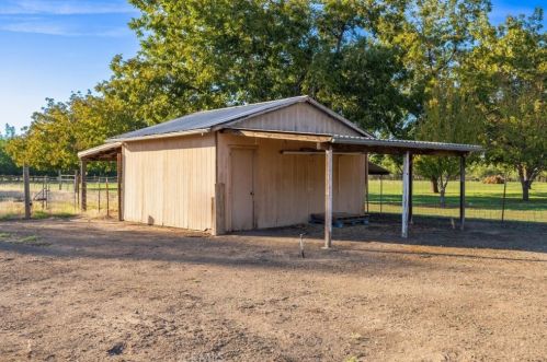 9533 Cummings Rd, Durham CA  95938-9605 exterior